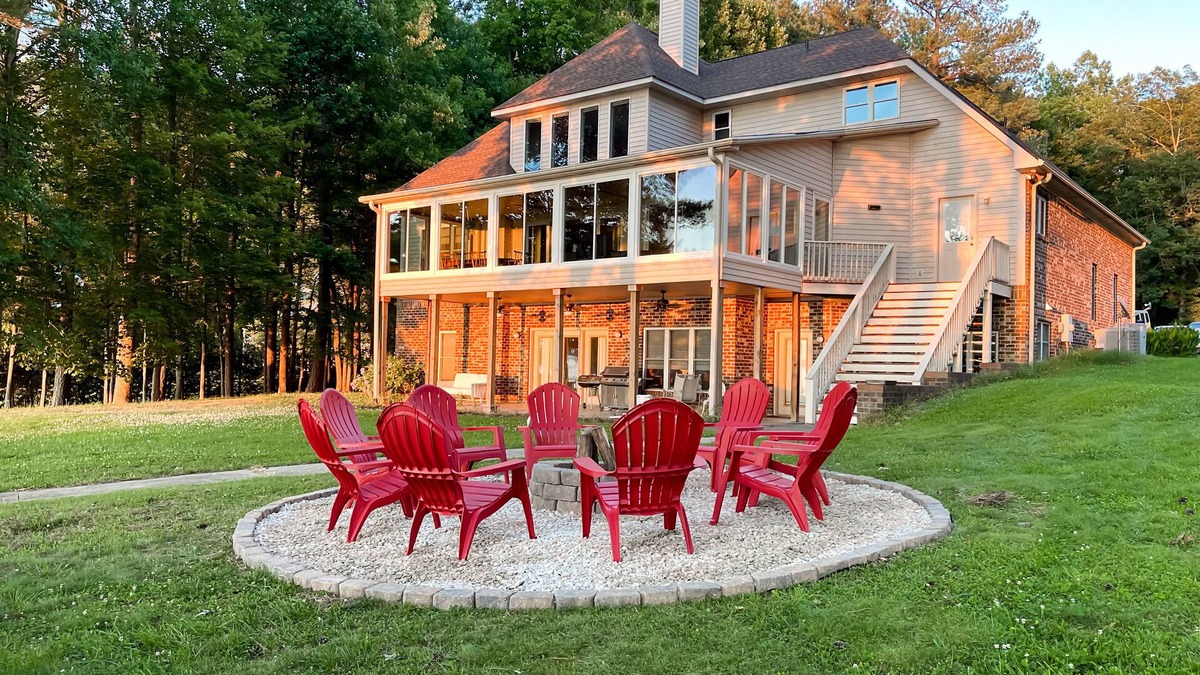 Littleton House | 💥PARADISE POINTE: 3 Floors, 7 BDR, 14 Beds, 19 Guests, PET FRIENDLY 🥇