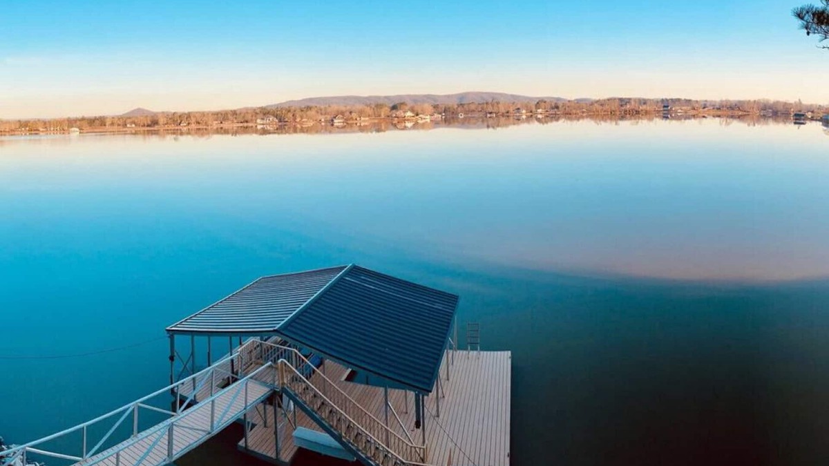 Gadsden House | < Paradise Pointe at the Lake >