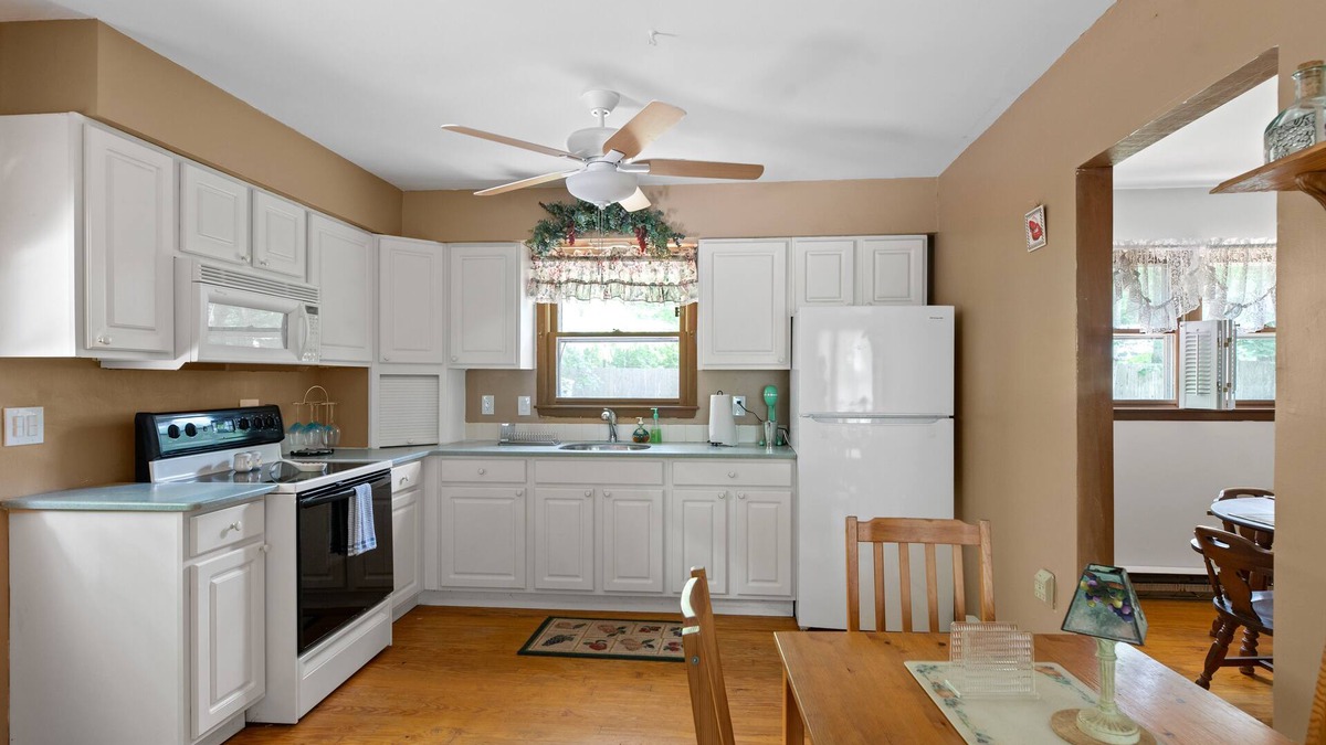 Southold Cottage | Paradise Shores Beach Cottage | Cottage in Southold near private beach