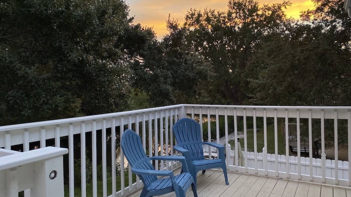 Palm Harbor House | Paradise Vacation Rental with Water Views