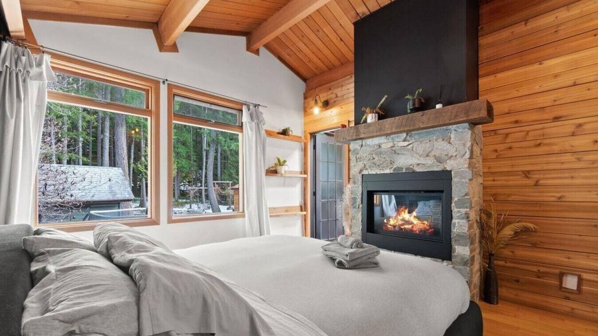 Woodfibre Cabin | Paradise Valley scandinavian spa retreat