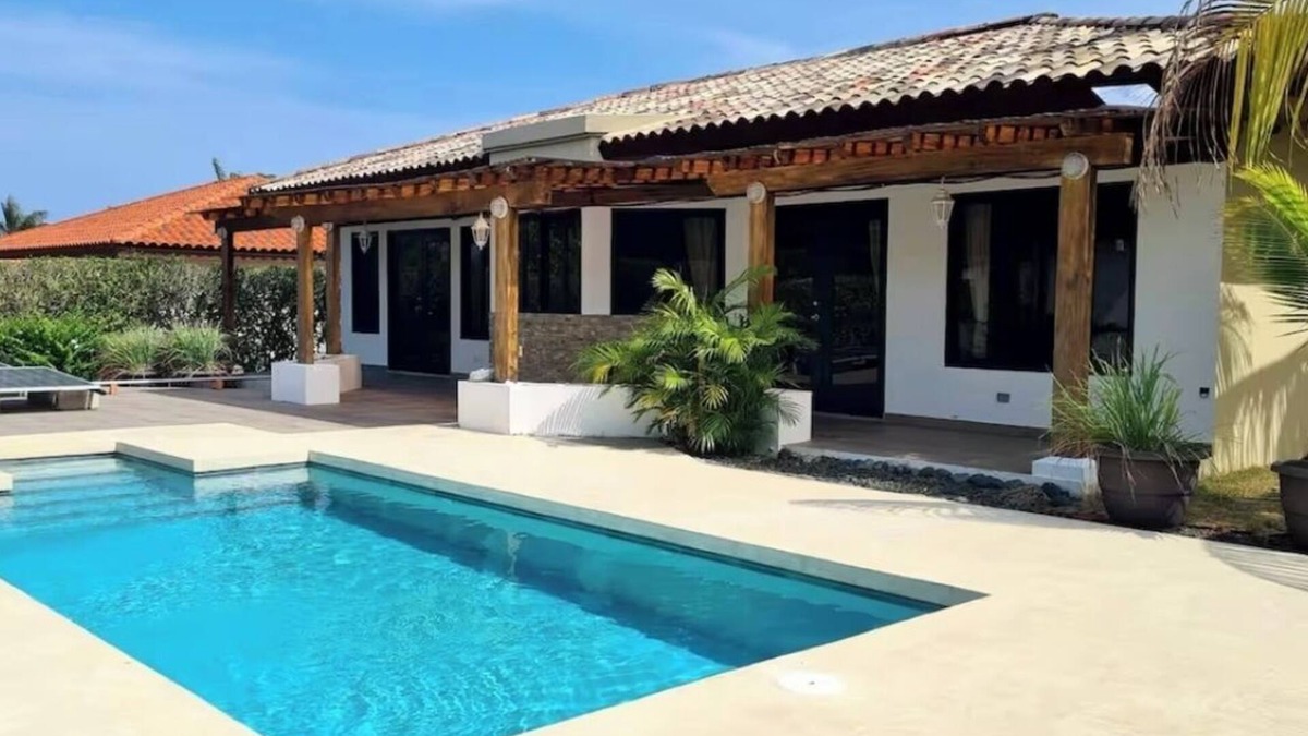 Pedasi House | Paradise welcomes you ! Private pool & access to beach club and miles of beach !