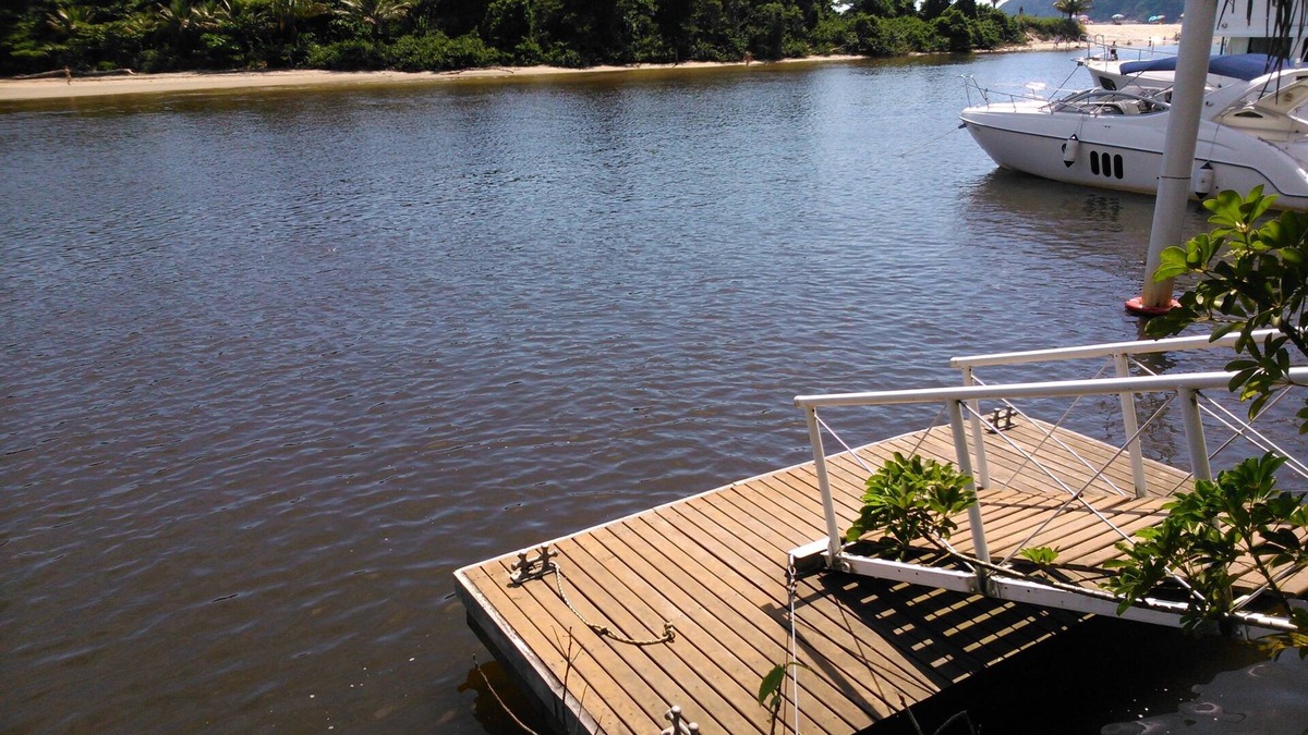 Barra do Una House | Paradisiac House in Barra do Una, in front of the beach, with access to boats.
