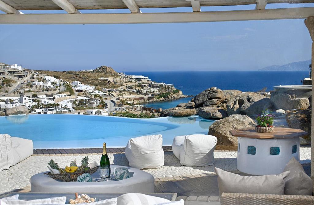 Paradise Villa | Paraga Villa1 "7min WALK TO BEACH" by Calypso Sunset Villas