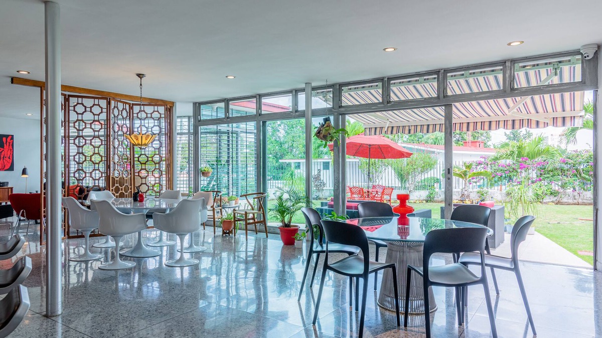Plaza de la Revolucion Bed & Breakfast | Paraiso Mid-Century