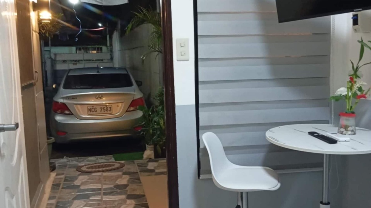 Marikina House | Parayno's Transient Room in Marikina with free NETFLIX/Centrally Located Place