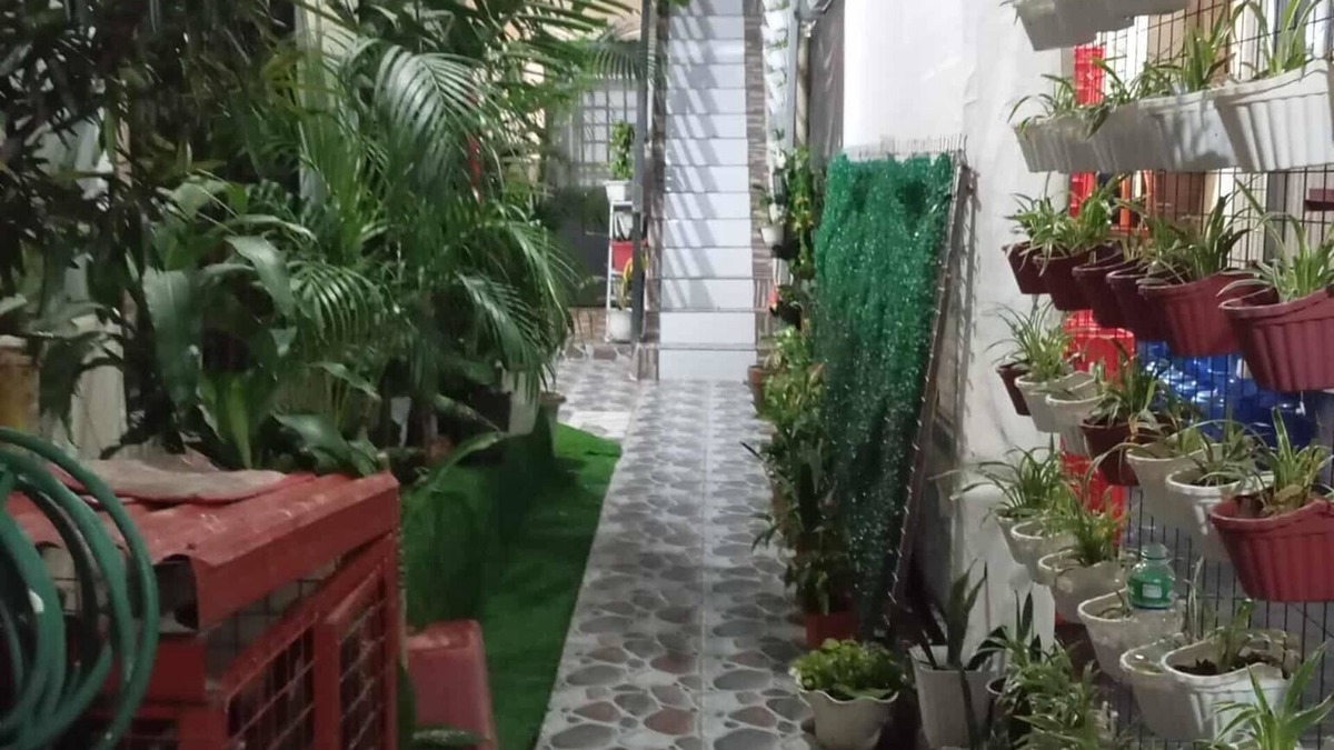 Marikina House | Parayno's transient Room in Marikina 2, Free NETFLIX/Centrally Located Place.