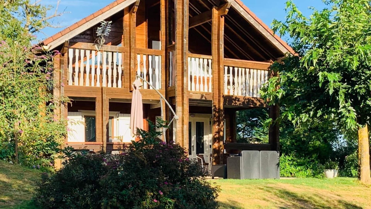 Meilhac Ski Chalet | Parc Naturel Périgord-Limousin, Les Chalets de Meilhac, Pond, Swimming pool and spa