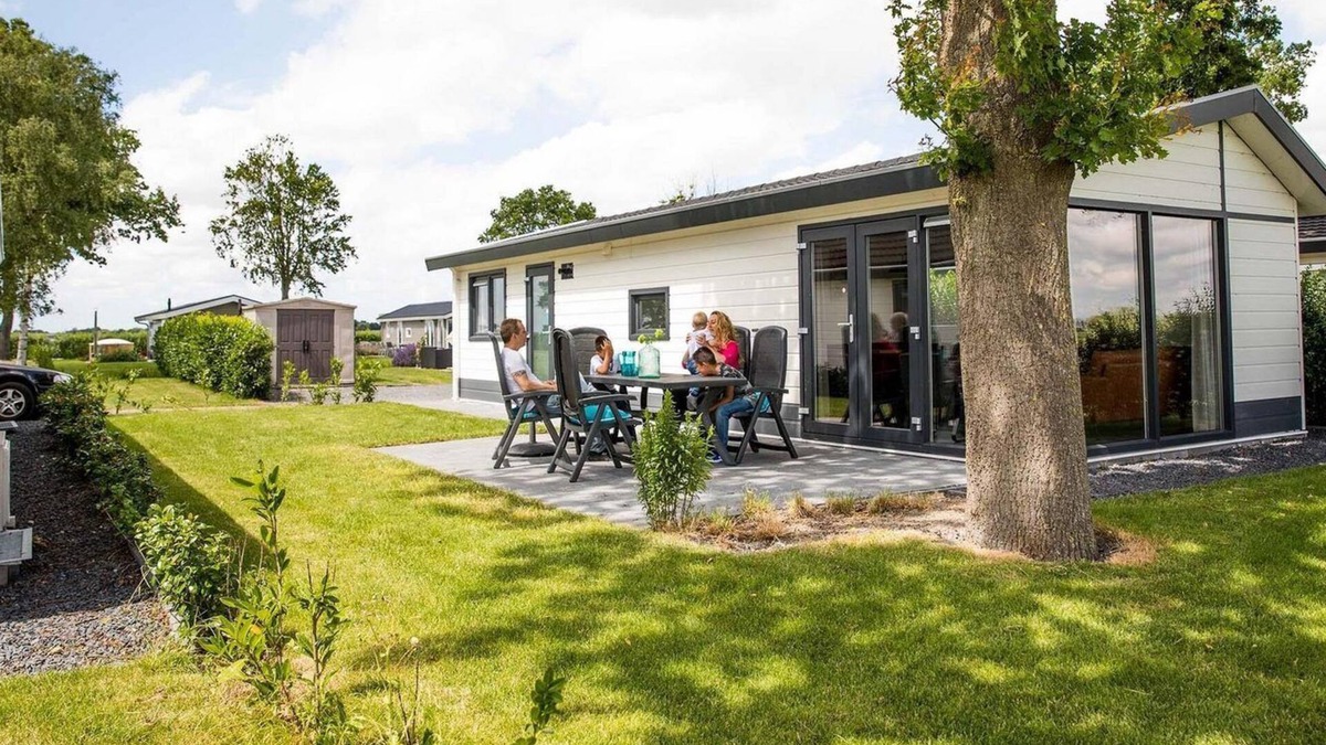 Berkhout Ski Chalet | ✓ Parel at Park Westerkogge ✓ Holiday home for 5 people ✓ Located in Berkhout (North Holland) ✓ Waterfront holiday resort ✓ Book directly at the resort