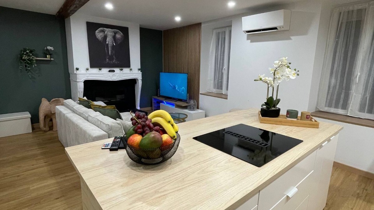 Riom House | Parifou Air-conditioned cosy house with play area for families