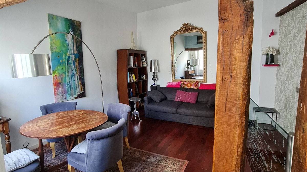 Quartier de la Monnaie Apartment | Paris 06 Quartier Latin: Rare. Quiet terrace in the Latin Quarter