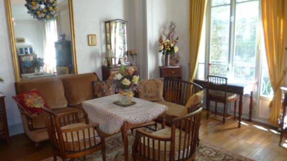 Montmartre Apartment | Paris 18 Montmartre: Charming style in Montmartre with public garden view