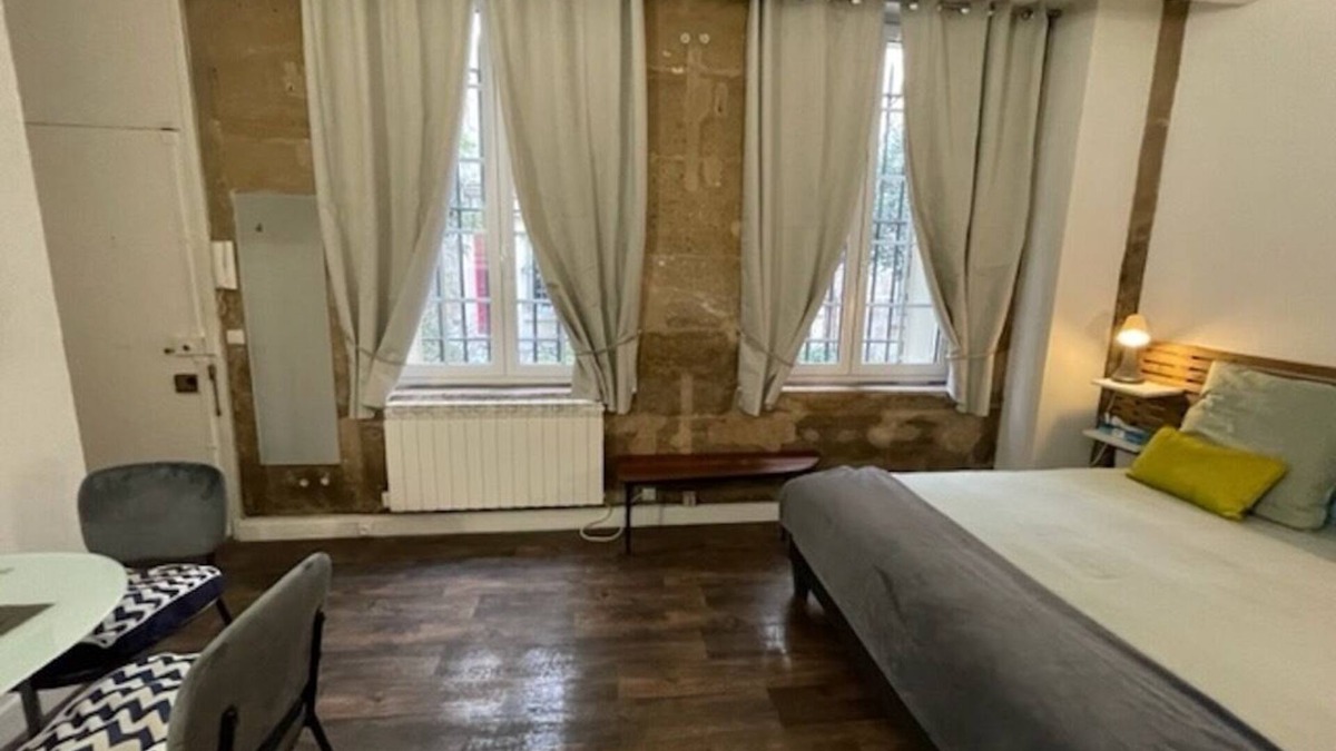 Quartier Sainte-Avoye Apartment | Paris, Le Marais - Rambuteau metro station