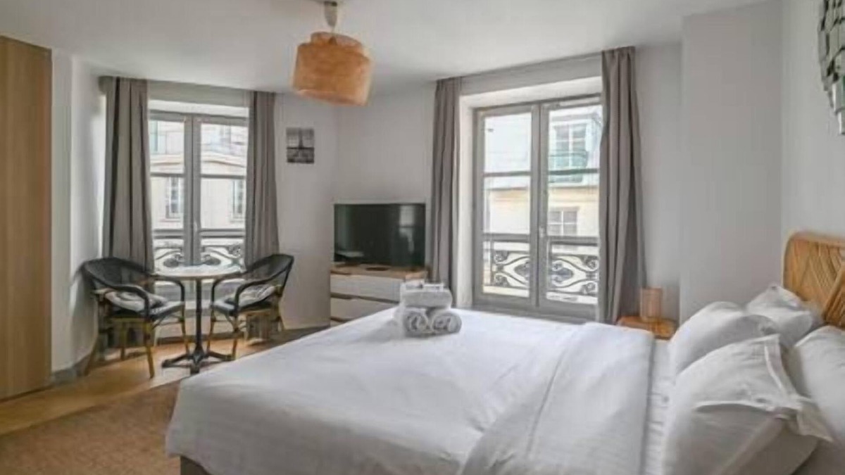 Gaillon Apartment | Paris, Opéra 4.So parisian Apartment
