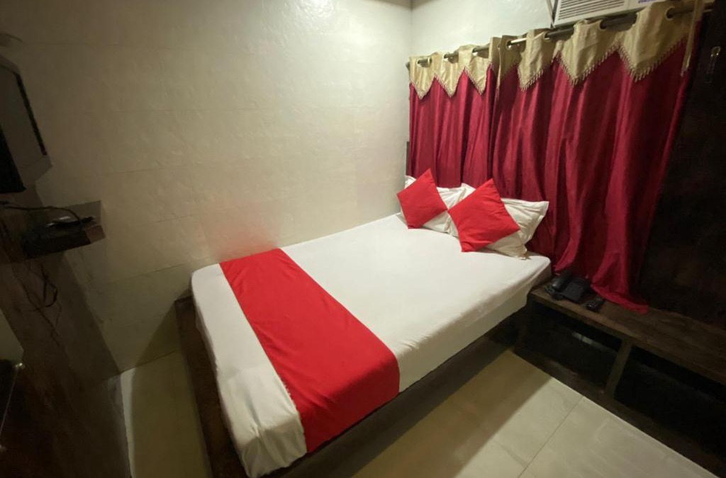 Dadar East Hotel | Paris Residency next to Dadar Railway Station