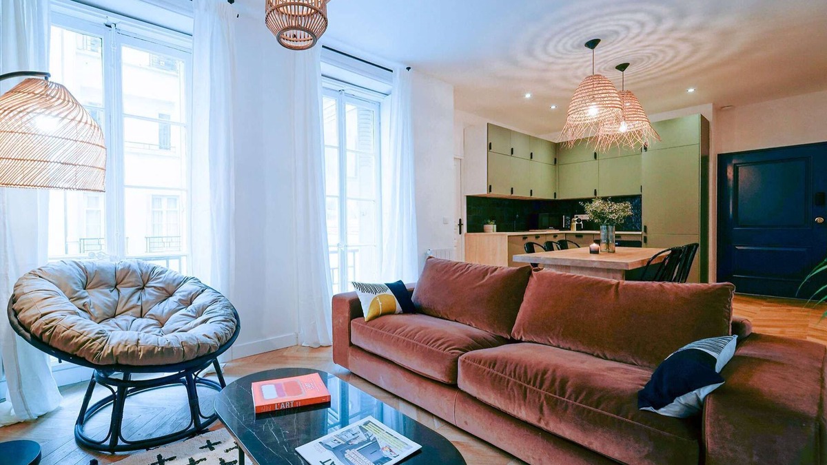 Saint-Merri Apartment | Parisuites 6 people accomodation Central Grands Boulevards Design Folies Bergères