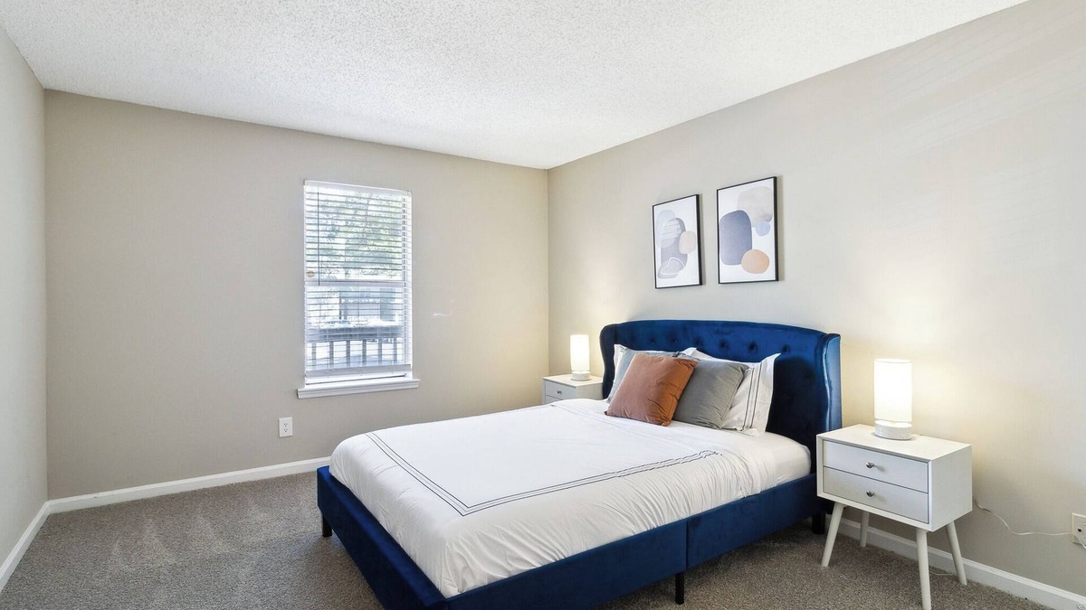 Ellenwood Apartment | Park at London T2 Spacious 2 Bed 2 Bath