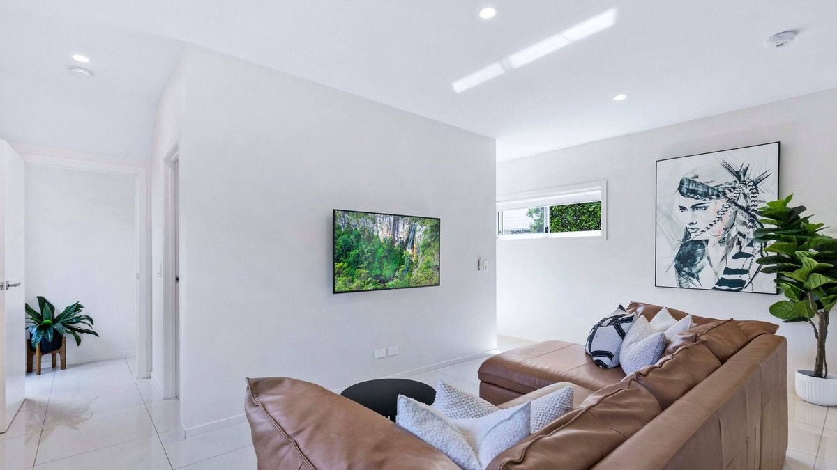 Toowong Apartment | Park Avenue Luxe Chic Townhouse Sleeps 9, Carpark