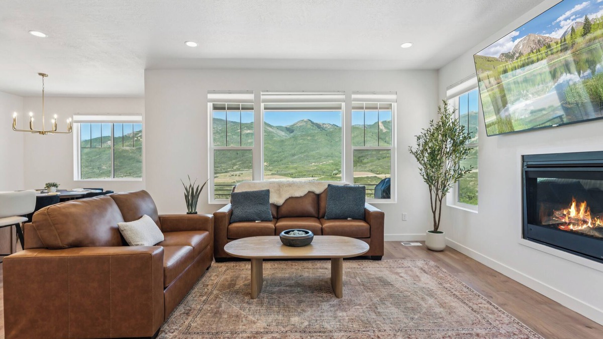 Park City House | Park City close-4-bedroom, 3.5 bath new home with Fast WiFi, AC, Garage & VIEWS!