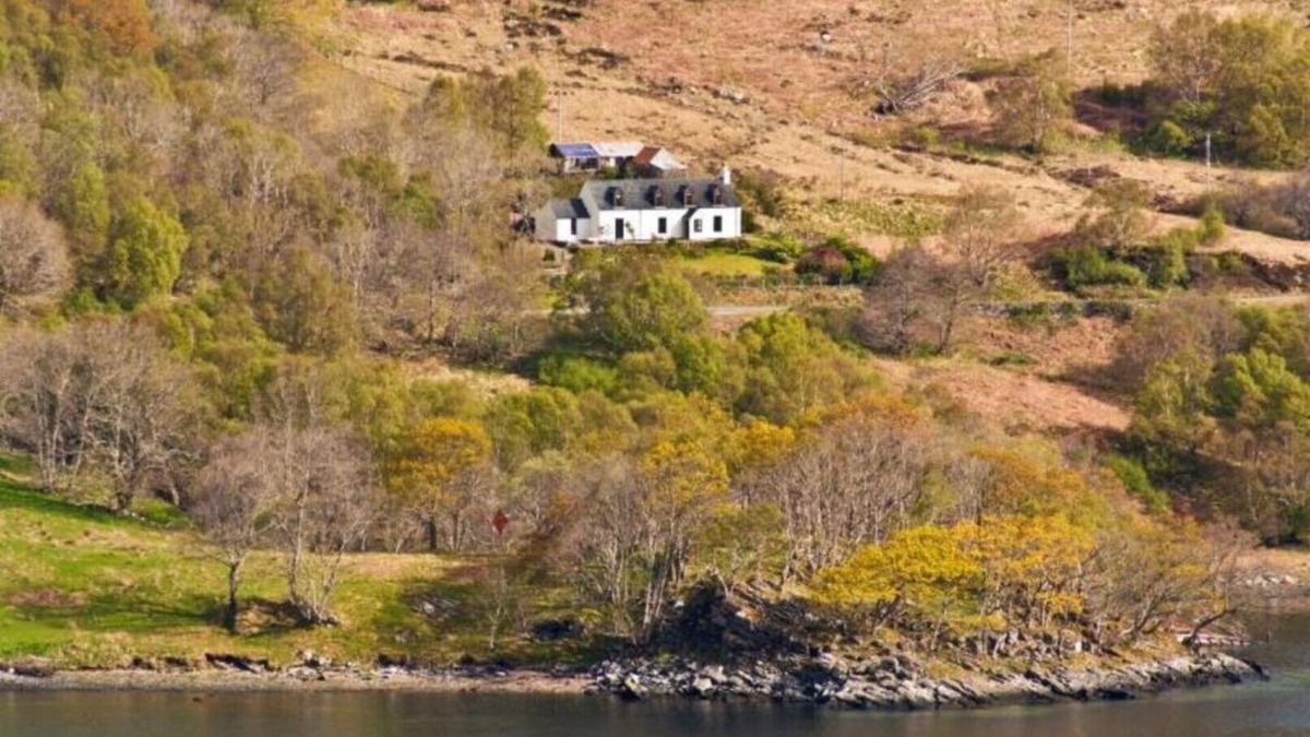 Lochcarron Cottage | Park Cottage - Traditional Croft Cottage With Beautiful Views Across The Loch