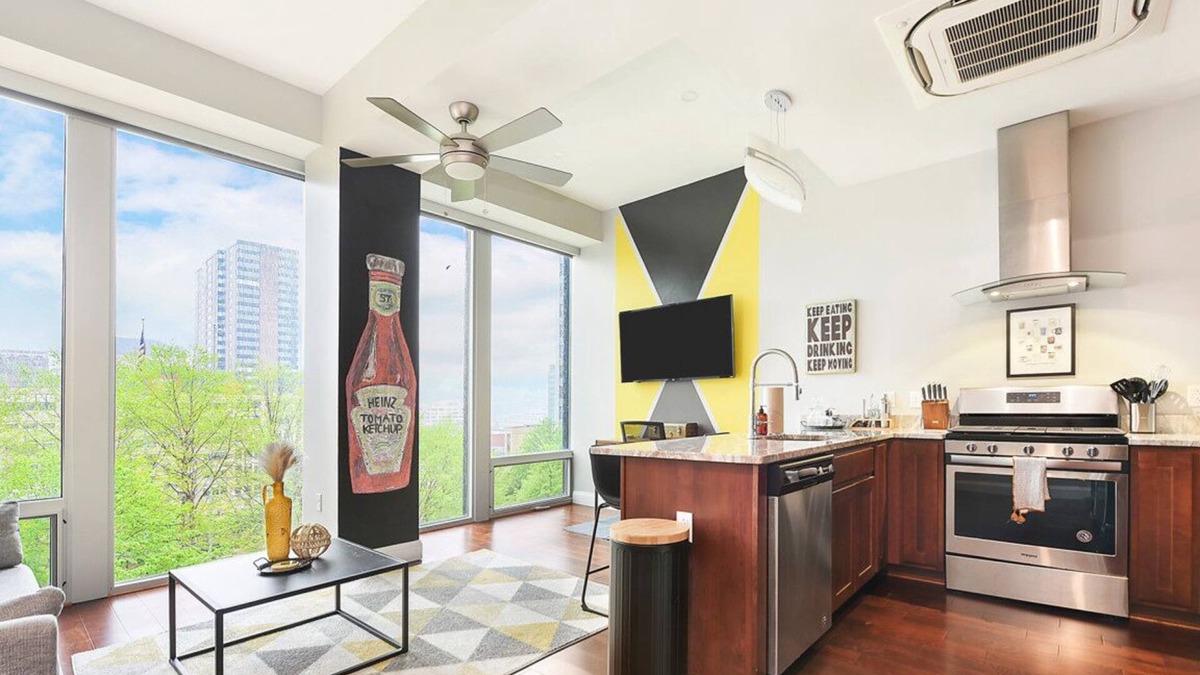 Downtown Pittsburgh Apartment | Park Free! ★ Private Gym ★ City Views!