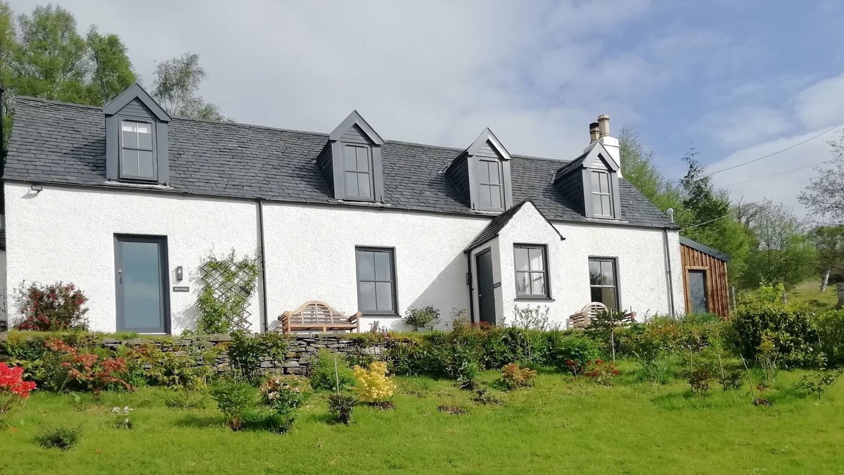 Lochcarron House | Park House, Restored Traditional Croft House With Beautiful Views Of The Loch
