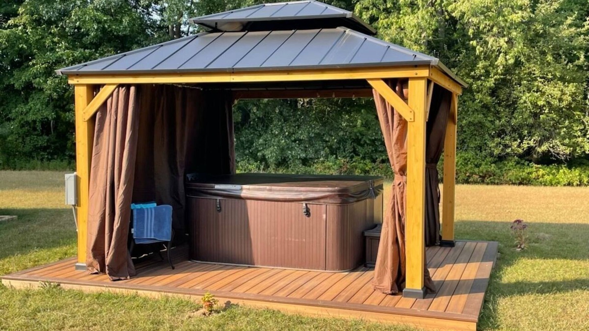 Lapeer House | Park in the Woods Cozy and clean. Shared Hot Tub