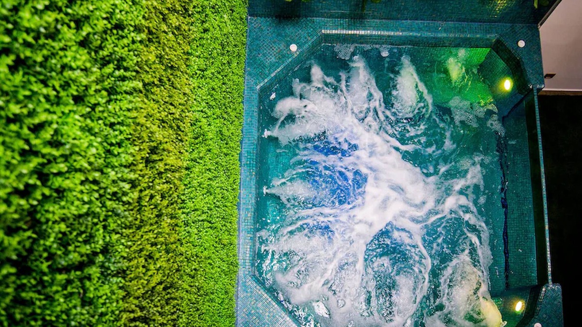 El Poblado Villa | Park Lleras 11br Pool Jacuzzi