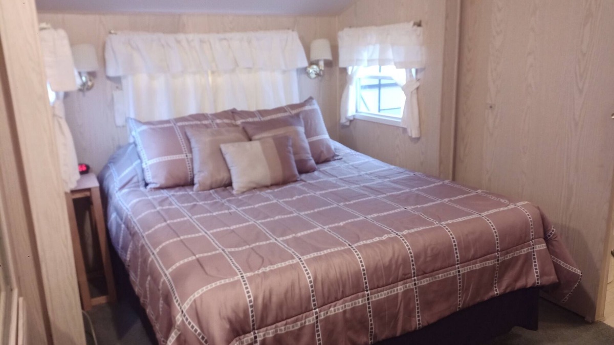 Edinburg House | Park Model 55+Cozy 1-bedroom, WiFi, AC, cozy place in Edinburg, TX.