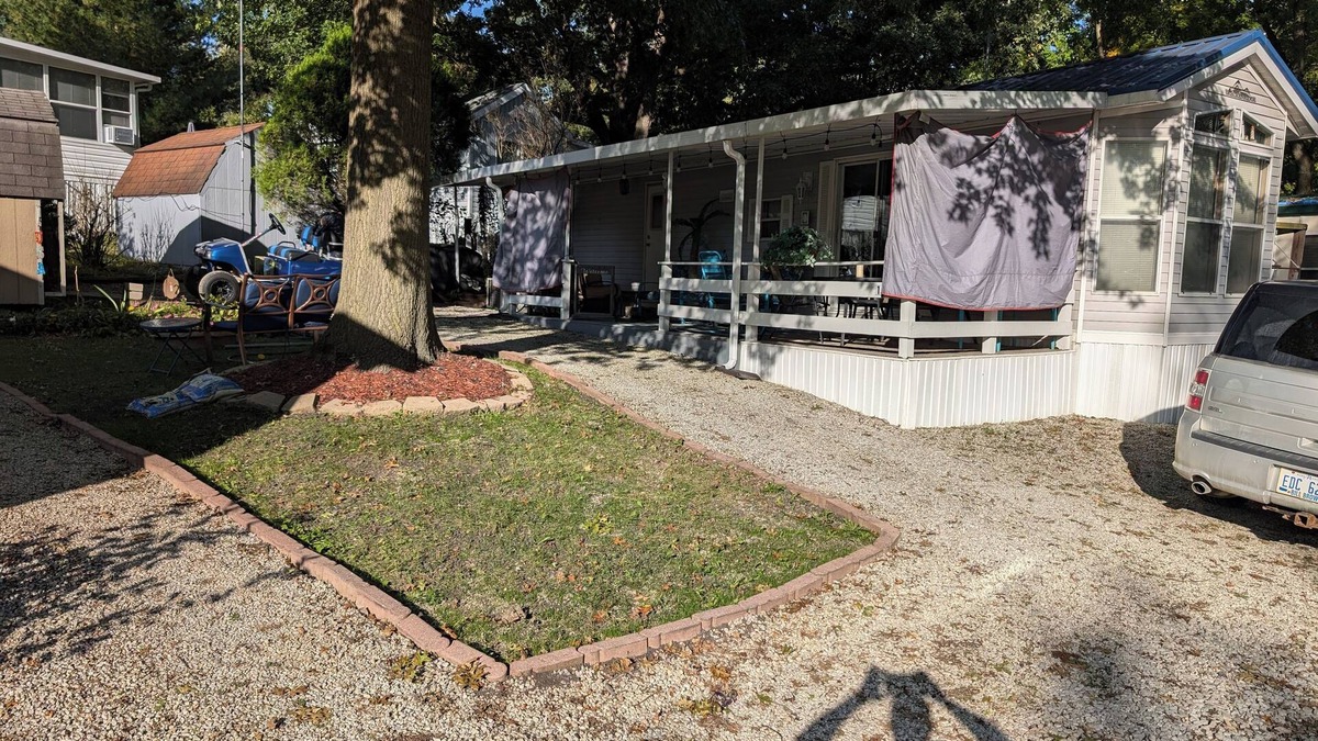 Pierceton RV Rental | Park model located at Yogi Jellystone Park. Not far from the beach.
