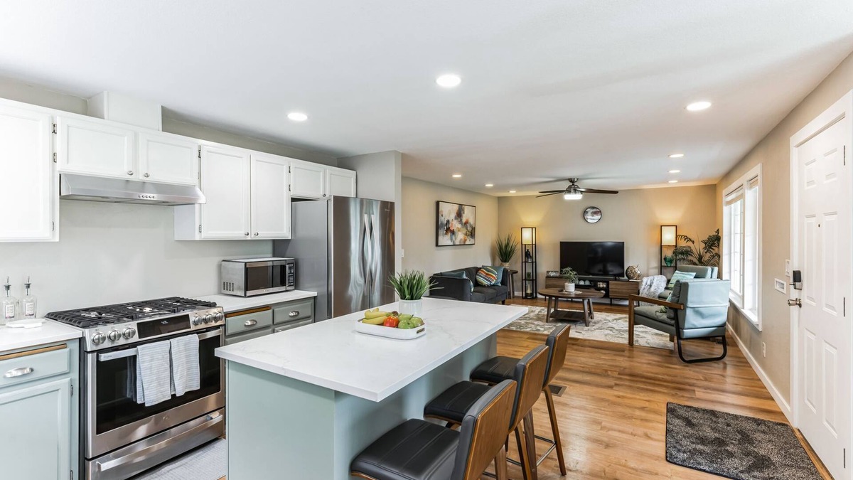 Everett House | Park,Mountain View,Near Downtown Everett,Boeing, Seattle Premium Outlets,casinos