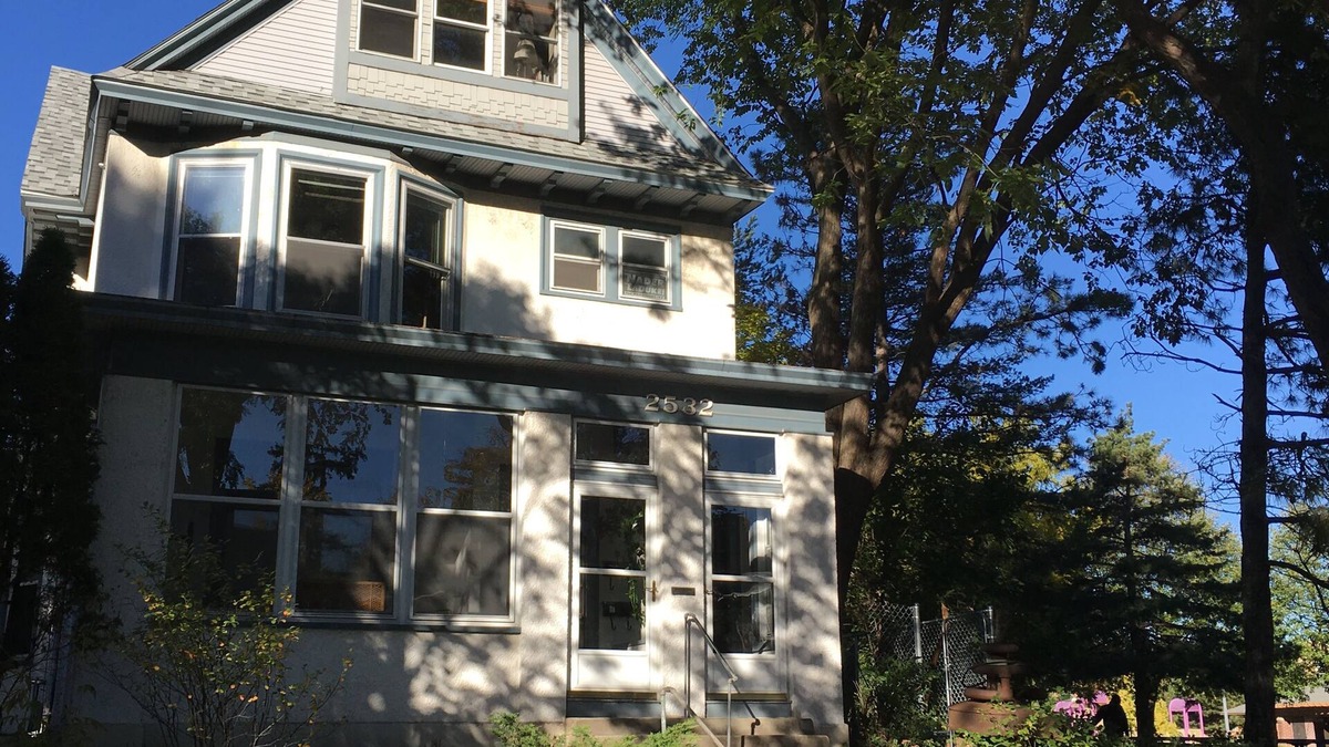 Lowry Hill East House | Park Place, 2nd floor, 1+bedroom furnished apartment