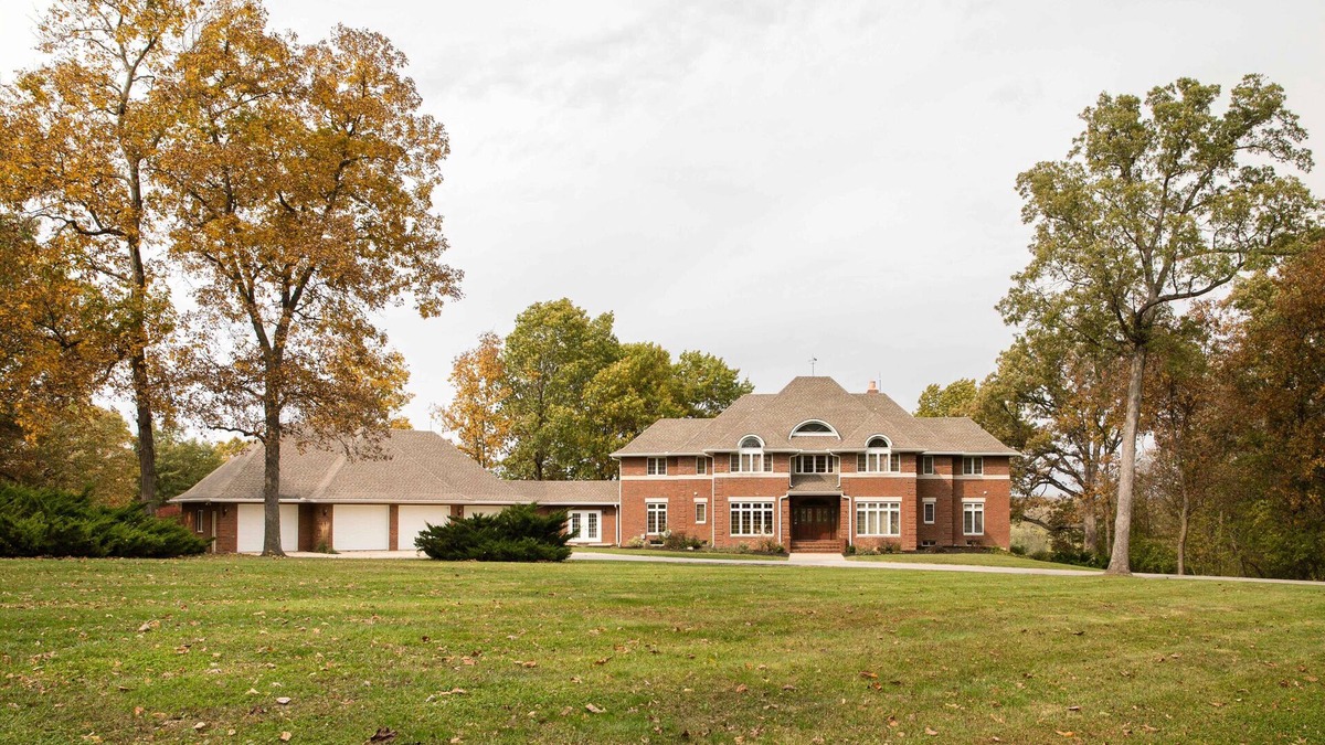 Adair House | Park Place Estate - Relax in a peaceful, country setting!