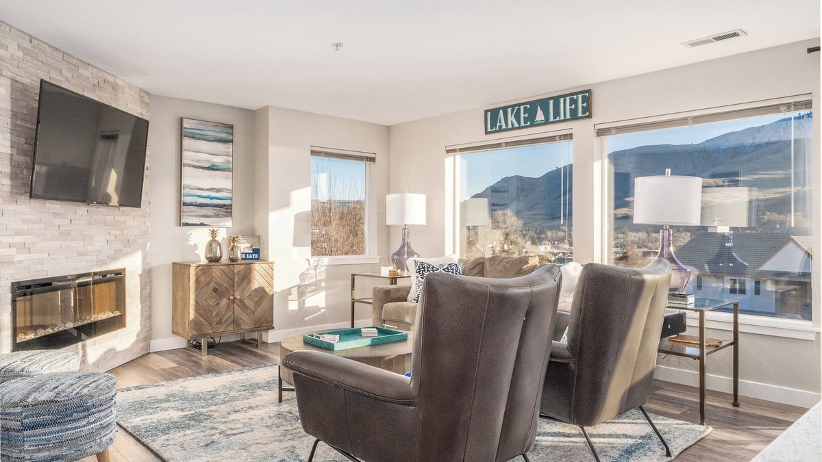 Chelan Condo | Park Pointe C201 - Community Pool/Hot tub