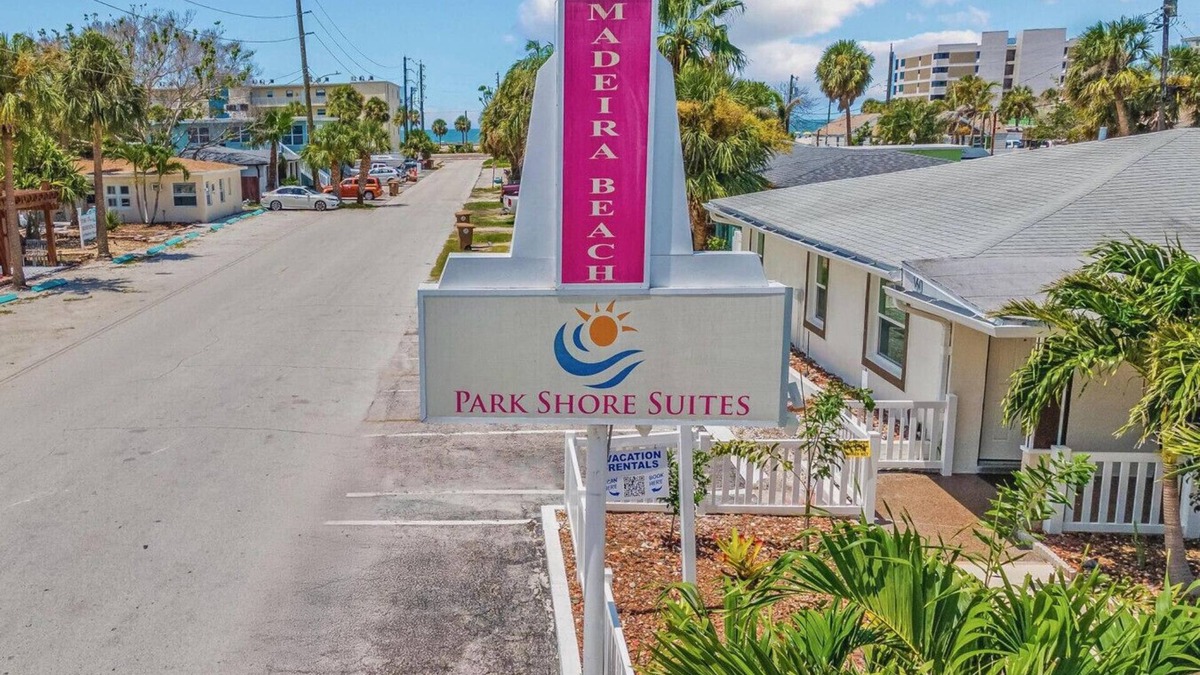 Madeira Beach Apartment | Park Shore Suite 9 - Madeira Beach!