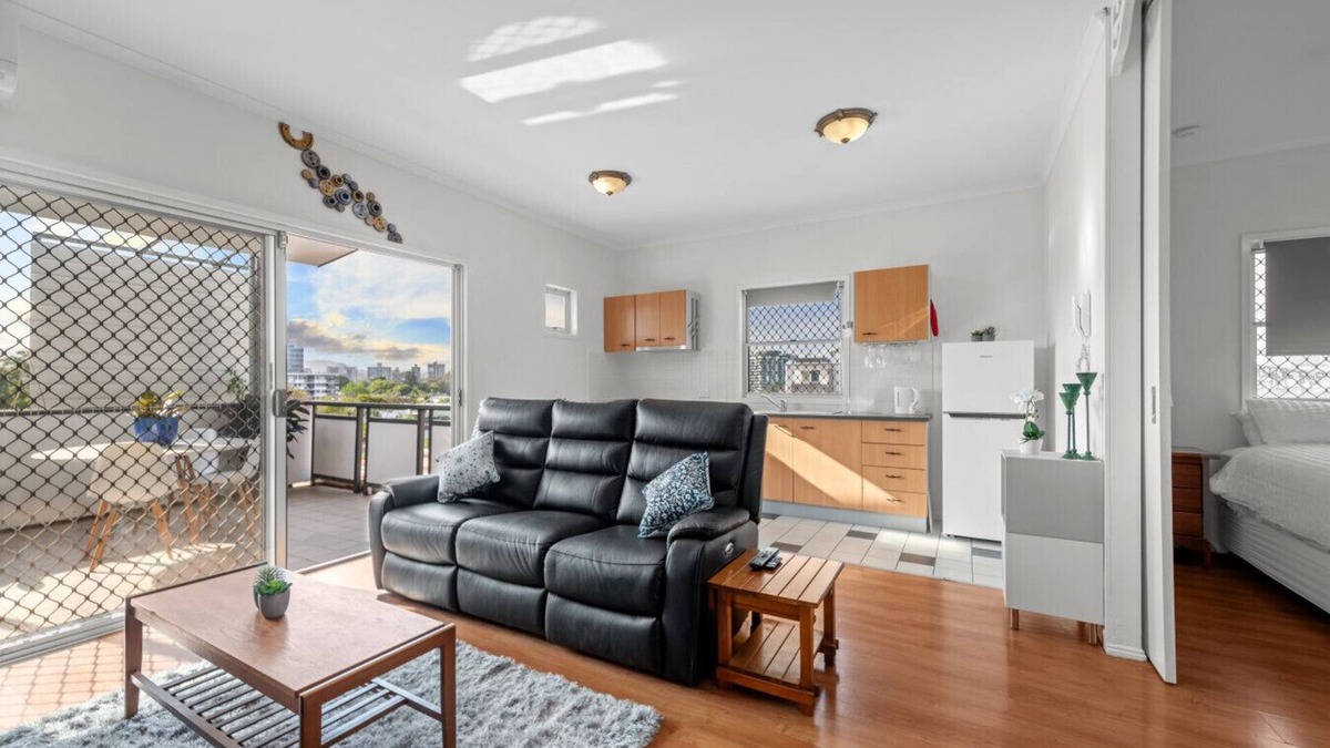 West End Apartment | Park the car & Explore Brisbane