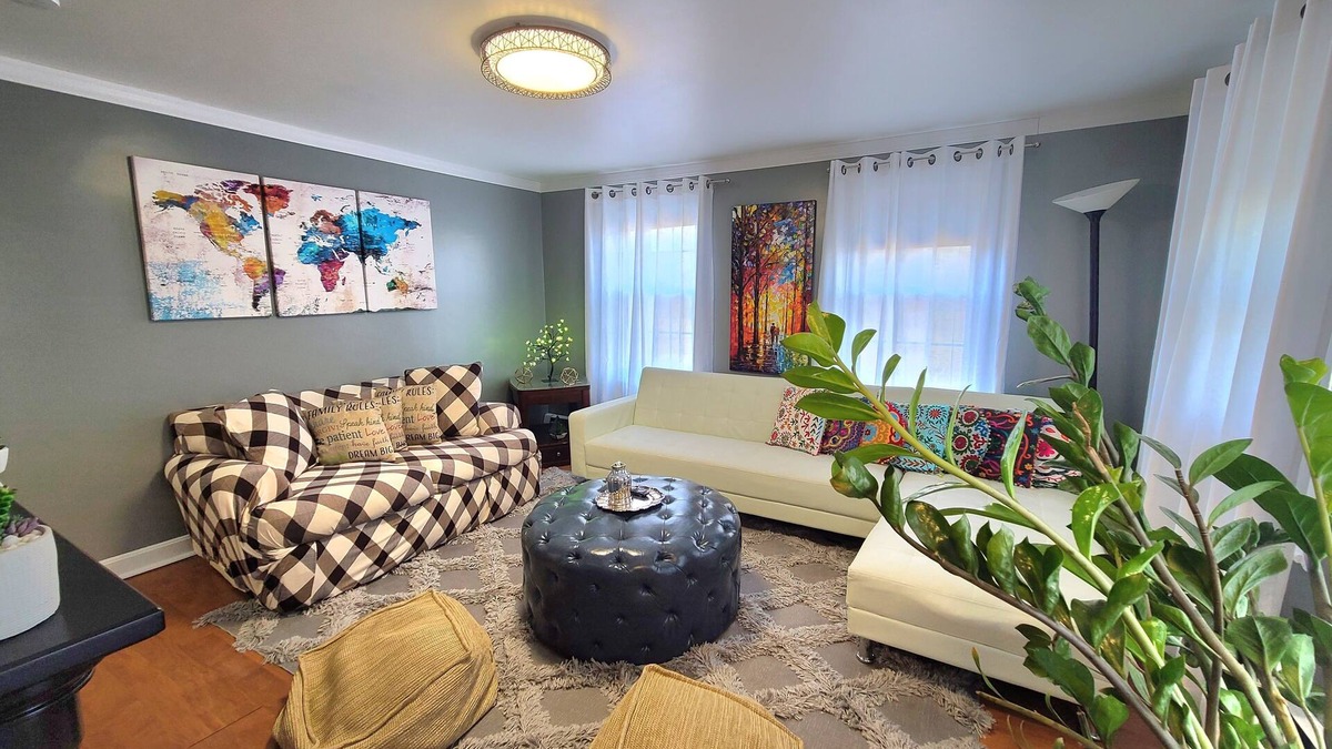 Quincy Apartment | Park view Apt-2 - Free Parking & private entrance