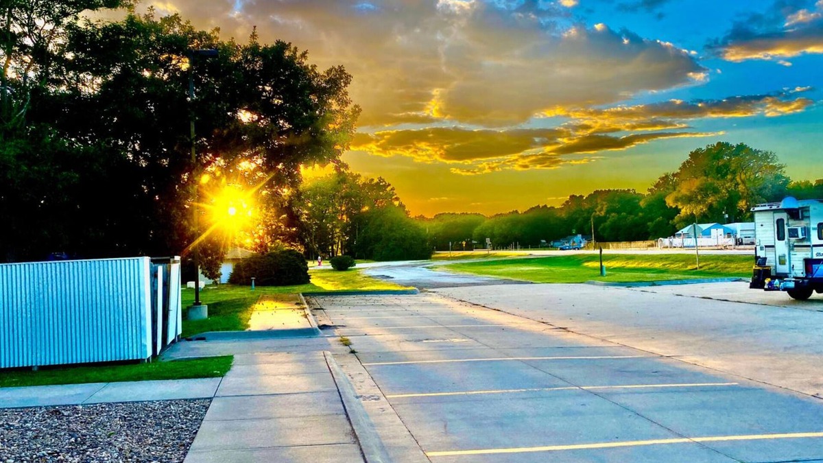 Hoisington Hotel | Park View Inn & Suites Hoisington