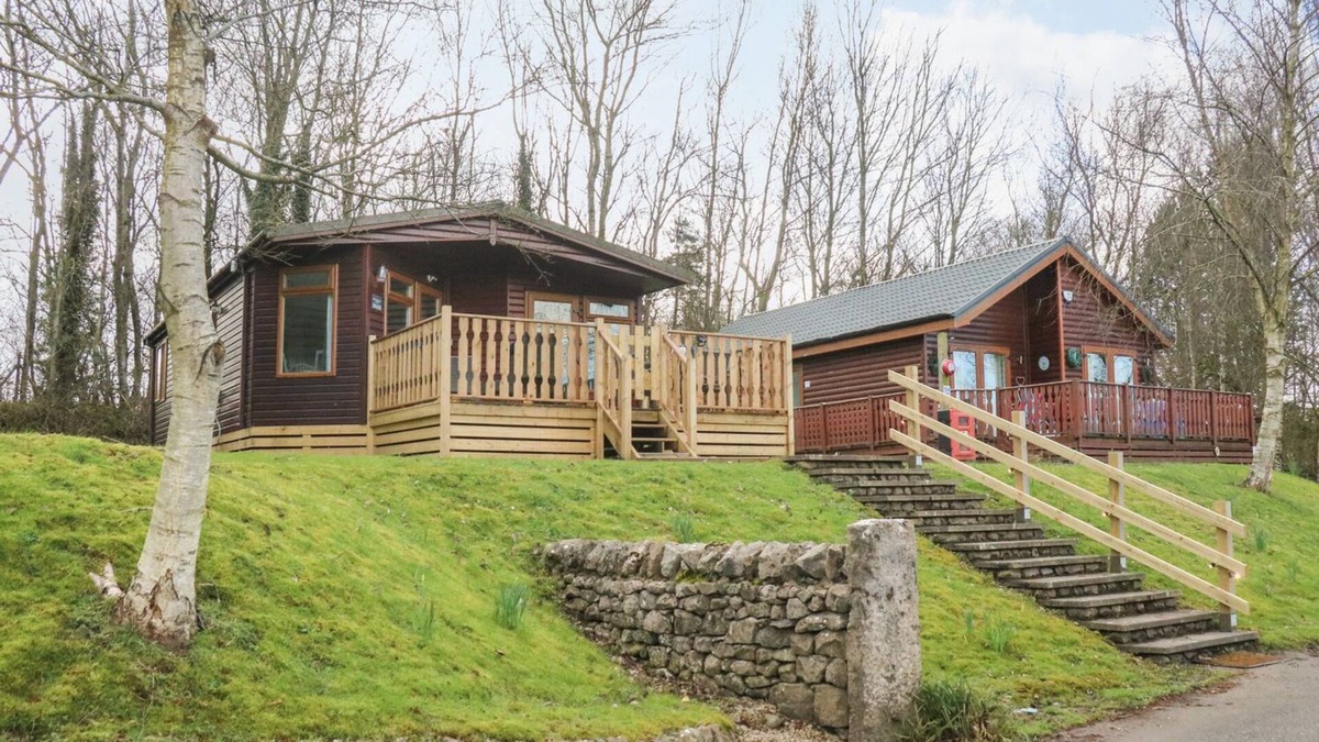 Warton Cottage | PARK VIEW LODGE, ARNSIDE 7, pet friendly, with pool in Carnforth