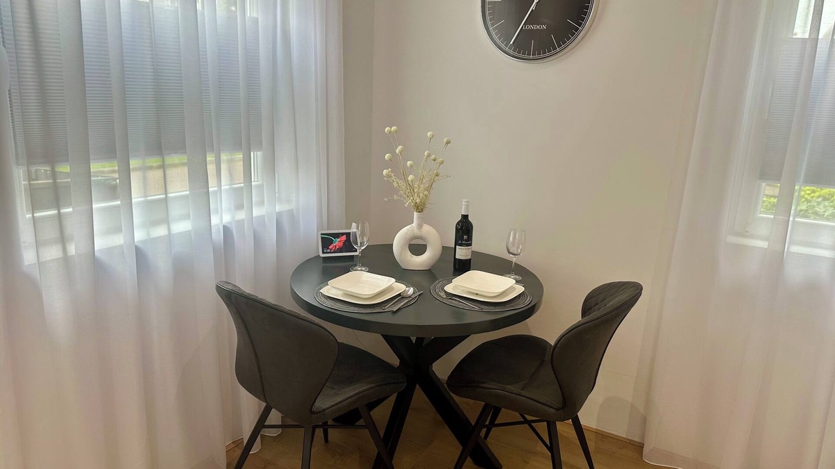 Municipality of Nijmegen Apartment | Park View Studio - Features Free Wifi, Bright Furnishings and Modern Facilities