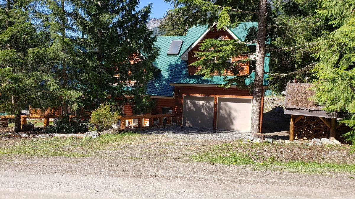 Sunshine Valley House | Parkhill Chalet Rental @ Sunshine Valley, BC