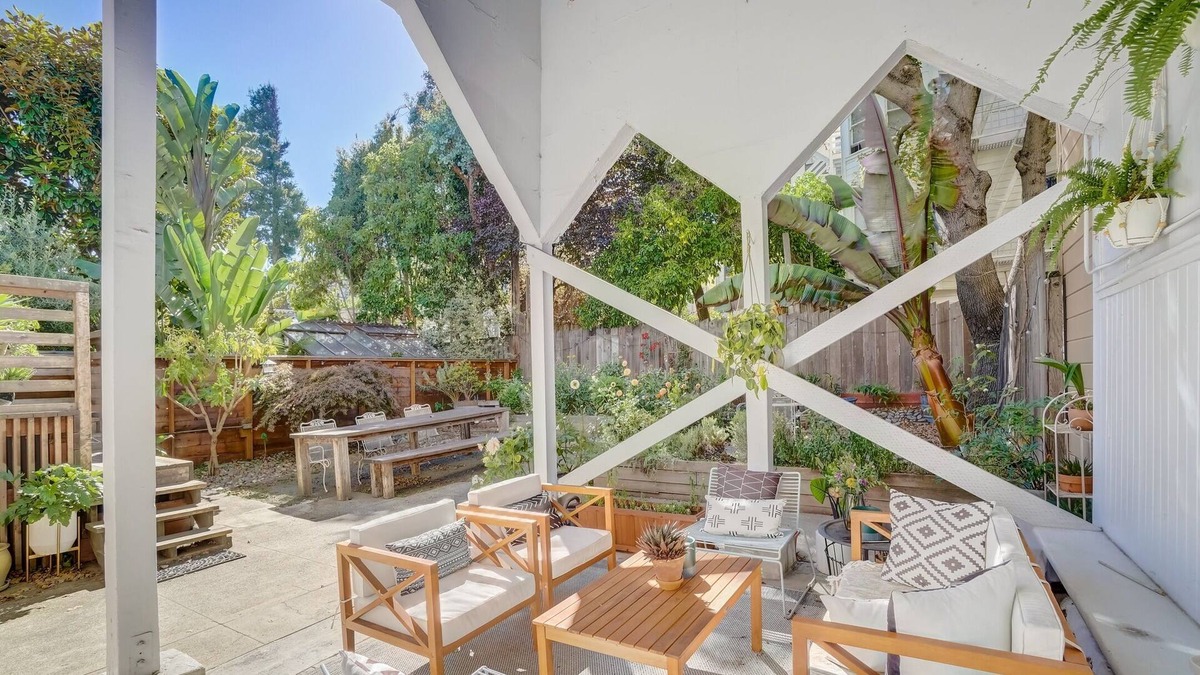 Castro District Condo | Parking! Cozy Edwardian apartment in Mission/Dolores.
