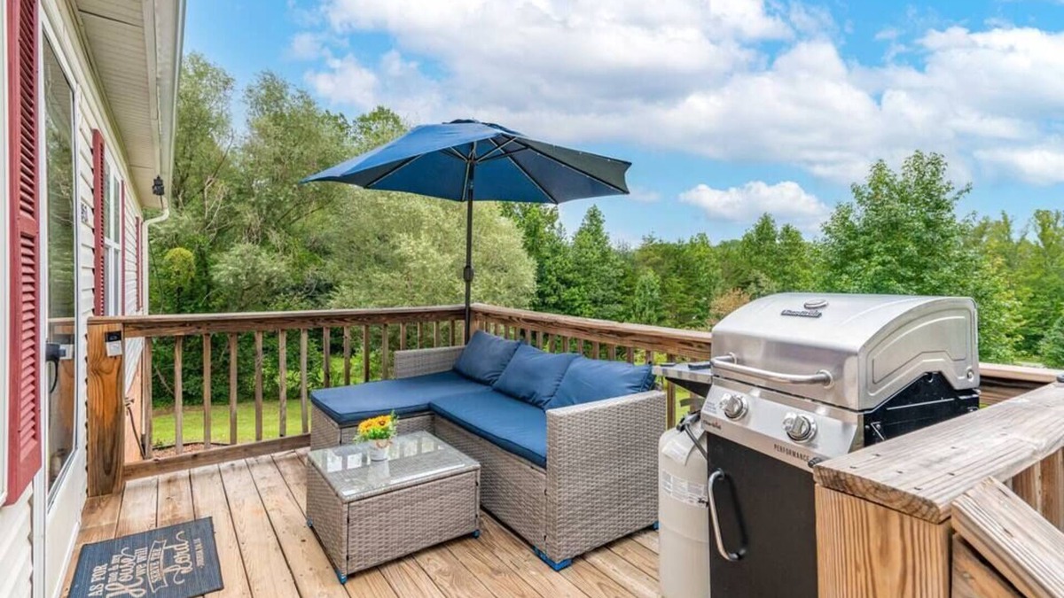 Madison House | Parking for 75+ Travel Workers Welcome