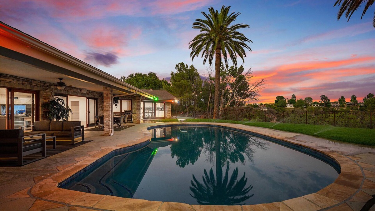 Encino House | Parklane Villa! Views! One level 4bdr-Pool!