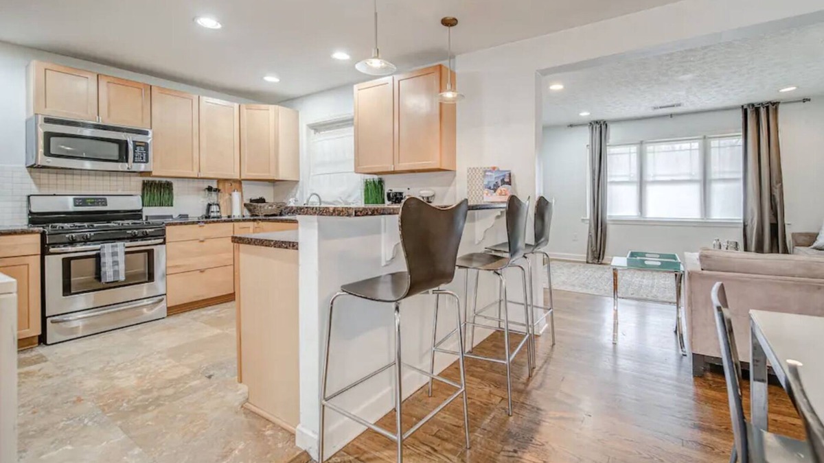 Jefferson Park Cottage | PARKSIDE BUNGALOW - 15 MINS DOWNTOWN & AIRPORT + FREE PARKING!
