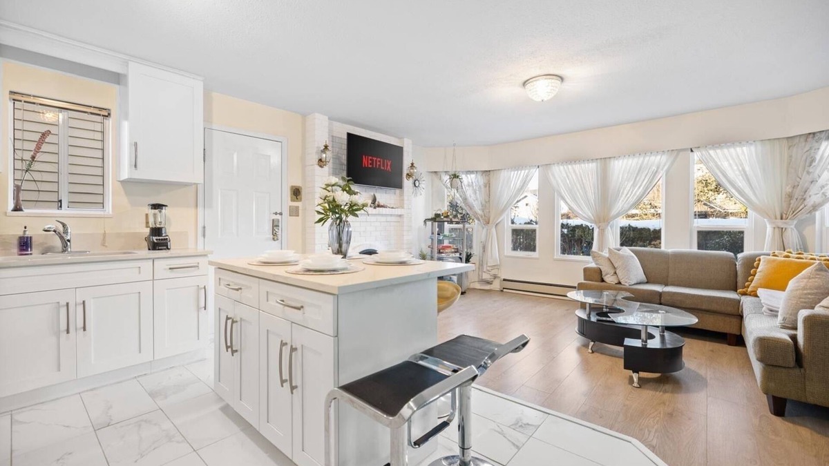 Riley Park-Little Mountain House | Parkside Charm/Minutes to Downtown/Steps to QE/Riley Park/Main St/Street Parking