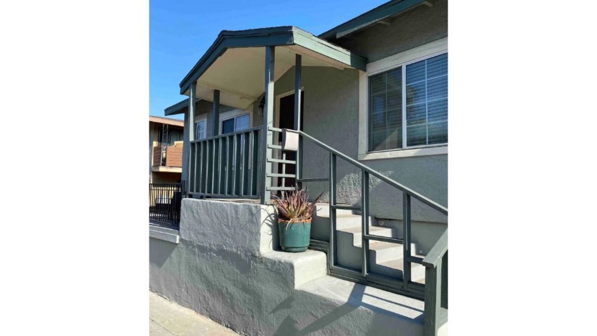 Willmore House | Parkside Golden Ave Bungalow, Steps from Downtown