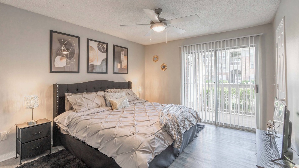 Ellendale Apartment | Parkside Retreat King Suite w/Pool & Gym