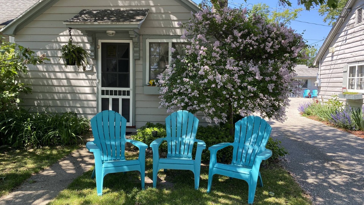 Ludington Cottage | Parkview Cottage #5, 1/2 block from beach