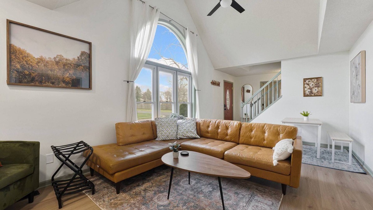 Fort Wayne House | Parkview Pearl | 5 BR Garage | W/D Extended Stays